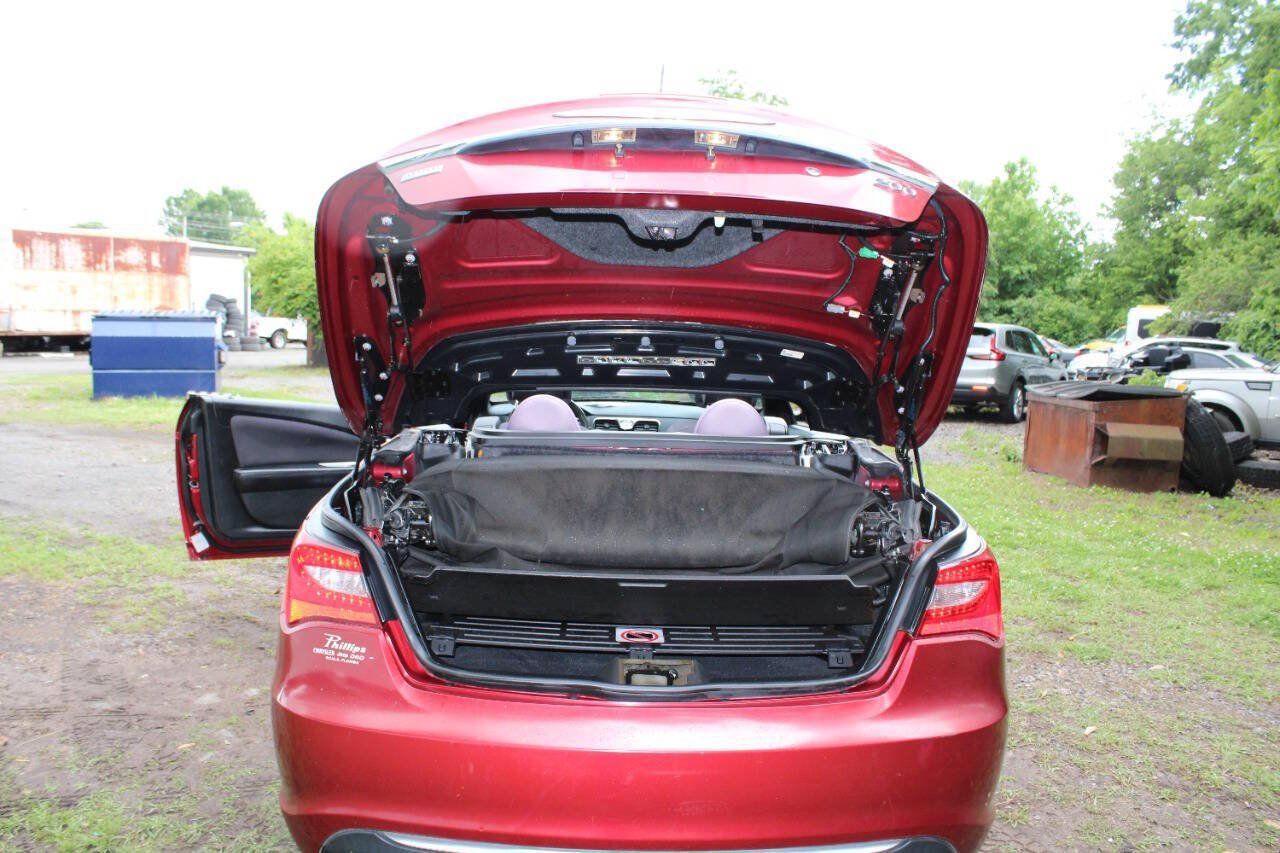 Used 2013 Chrysler 200 Touring FWD image 25