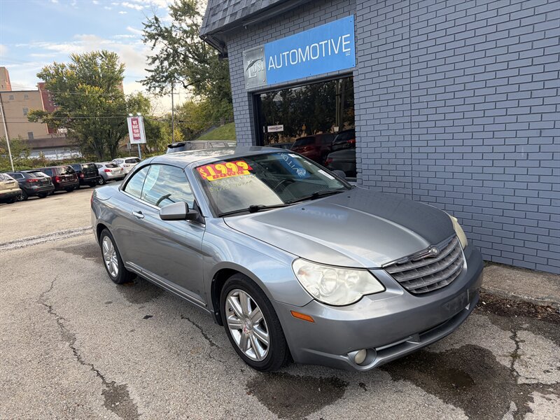 Used 2010 Chrysler Sebring Limited FWD image 2