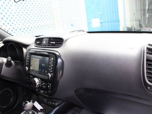 Used 2014 Kia Soul + w/ Primo Package FWD image 13