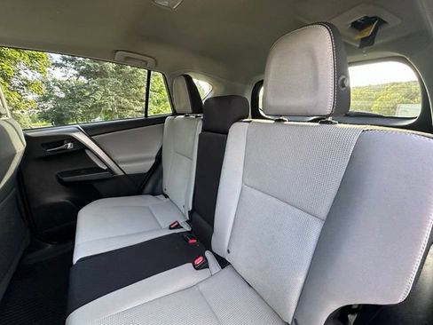 Used 2017 Toyota RAV4 XLE AWD/4WD image 10