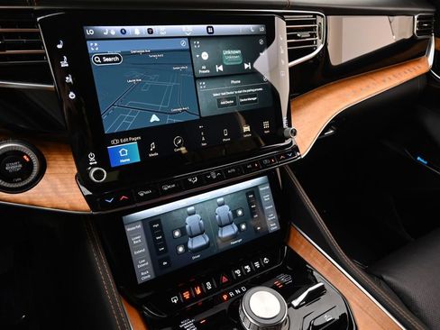 Used 2022 Jeep Grand Wagoneer Series III w/ HD Trailer Tow Package image 28