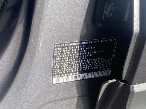 Used 2024 Volkswagen Taos SE image 34