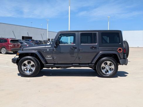 Used 2017 Jeep Wrangler Unlimited Sahara w/ Connectivity Group AWD/4WD image 3