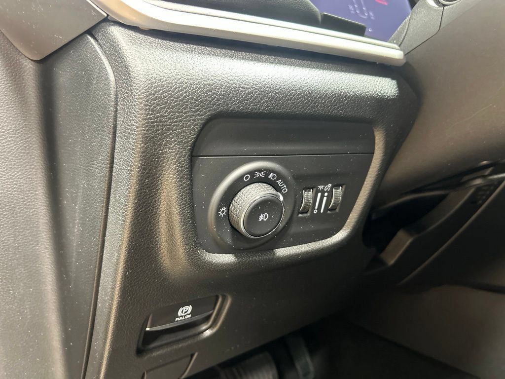 Used 2022 Jeep Grand Cherokee L Limited AWD/4WD image 35