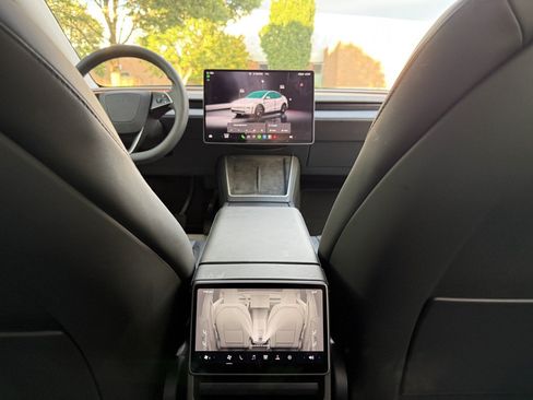 Used 2026 Tesla Model Y Long Range RWD image 26