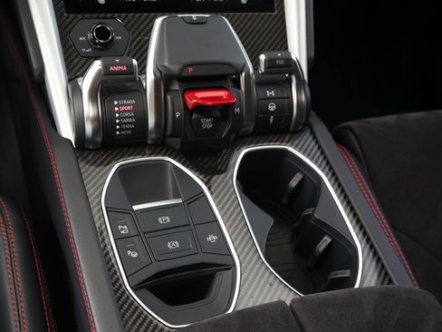 Used 2021 Lamborghini Urus image 22