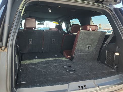 Used 2024 Ford Expedition Limited AWD/4WD image 13
