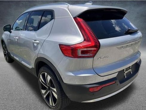 Used 2023 Volvo XC40 B5 Plus w/ Driver Assist Package AWD/4WD image 6