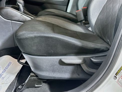 Used 2018 Nissan Kicks SV FWD image 18