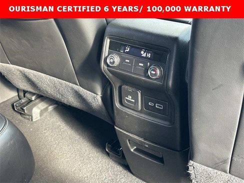 Certified 2023 GMC Acadia SLT image 13