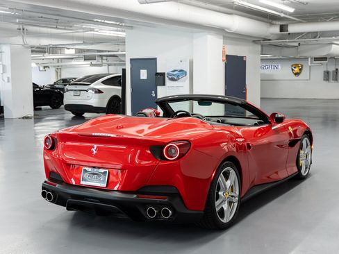 Used 2020 Ferrari Portofino RWD image 5