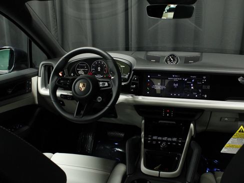 New 2026 Porsche Cayenne Coupe AWD/4WD image 10