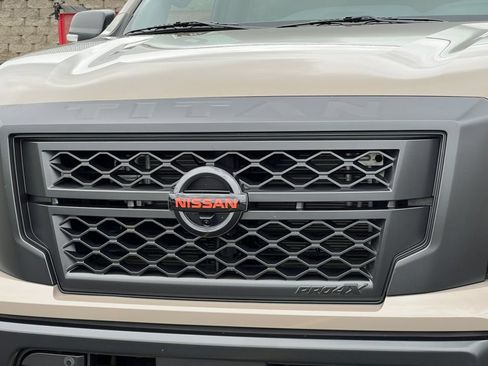 Used 2022 Nissan Titan PRO-4X w/ Pro-4x Convenience Package AWD/4WD image 42
