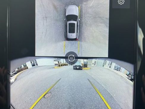 Certified 2025 Volvo XC60 B5 Plus image 21