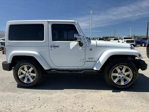 Used 2017 Jeep Wrangler Sahara w/ Connectivity Group image 2