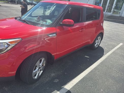 Used 2019 Kia Soul FWD image 1