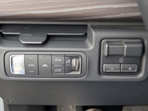 Used 2025 GMC Sierra EV Denali AWD/4WD image 22