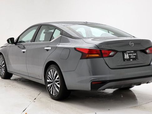 Used 2025 Nissan Altima 2.5 SV FWD image 6