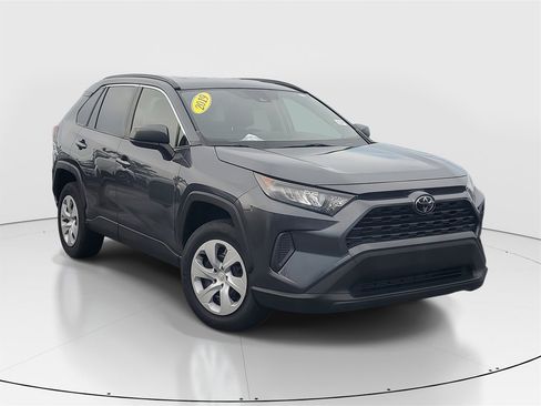 Used 2019 Toyota RAV4 LE image 2