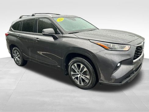 Used 2022 Toyota Highlander XLE AWD/4WD image 7