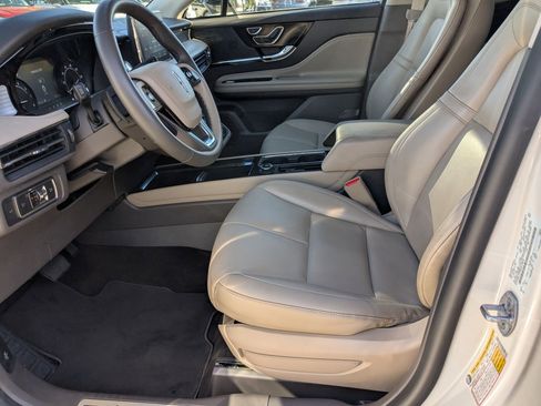 Used 2022 Lincoln Corsair FWD image 9