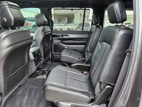 Used 2023 Jeep Wagoneer Series II w/ Convenience Group I AWD/4WD image 18