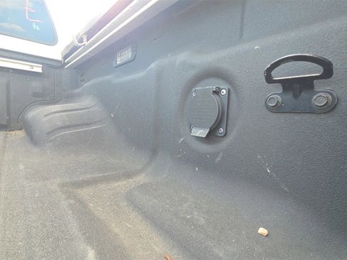 Used 2022 Nissan Frontier SV image 26