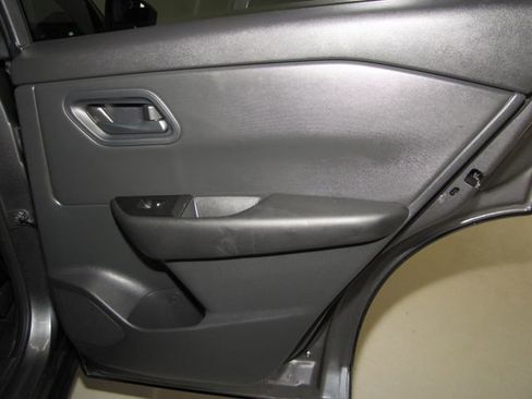 Used 2025 Nissan Rogue S FWD image 18