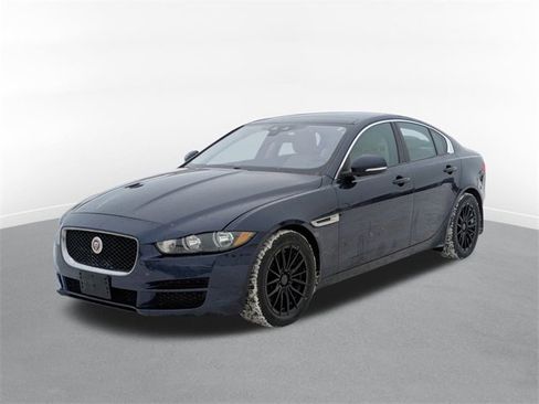 Used 2018 Jaguar XE Premium image 5