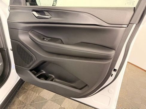 New 2025 Jeep Grand Cherokee 4WD image 30