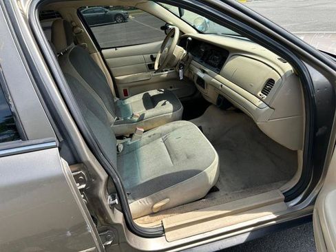 Used 2006 Ford Crown Victoria Police Interceptor image 12