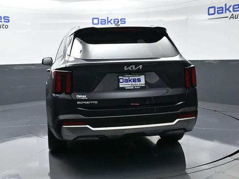 Used 2025 Kia Sorento S w/ Panoramic Sunroof Package FWD image 7