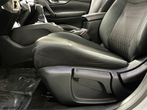 Used 2018 Nissan Rogue S image 22