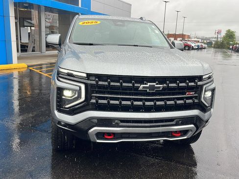Used 2025 Chevrolet Suburban Z71 AWD/4WD image 8
