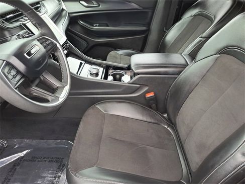 Used 2023 Jeep Grand Cherokee L Altitude image 23