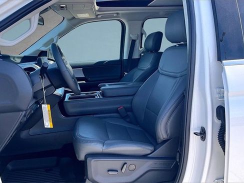 New 2026 Ford Expedition Active image 9