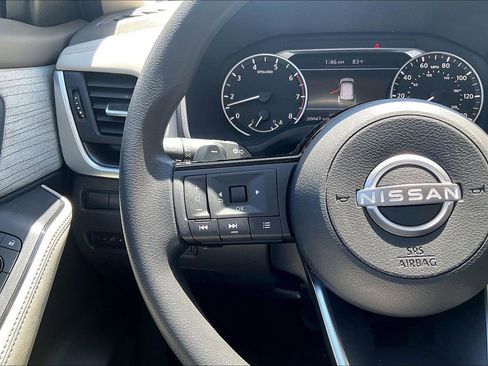 Used 2023 Nissan Rogue SV AWD/4WD image 17