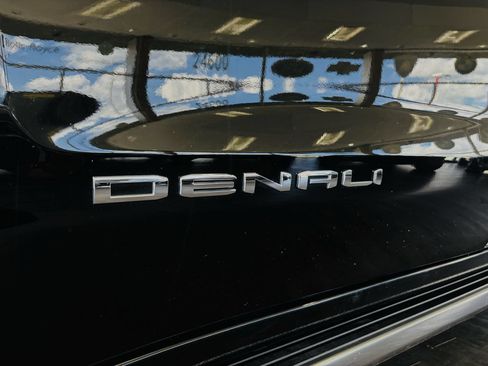 Used 2025 GMC Sierra 1500 Denali w/ Denali Reserve Package AWD/4WD image 5