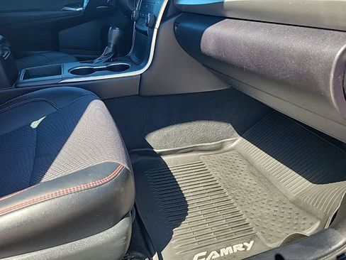 Used 2017 Toyota Camry SE image 41