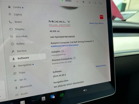 Used 2022 Tesla Model Y Performance image 30