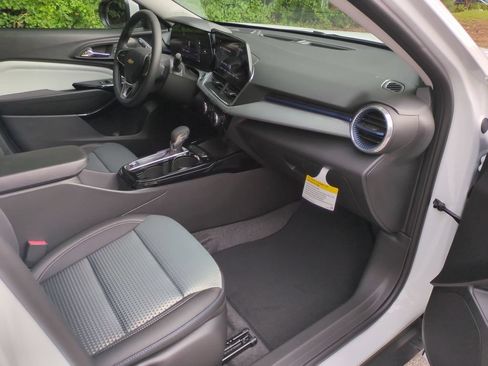 New 2026 Chevrolet Trax LT w/ Driver Confidence Package FWD image 35