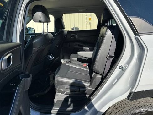 Used 2023 Kia Sorento SX AWD/4WD image 17