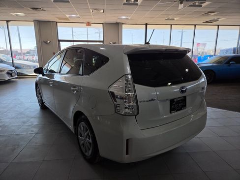 Used 2012 Toyota Prius V Two image 5