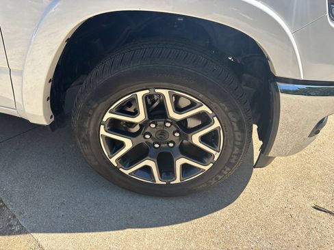 Used 2026 RAM 1500 Laramie AWD/4WD image 12