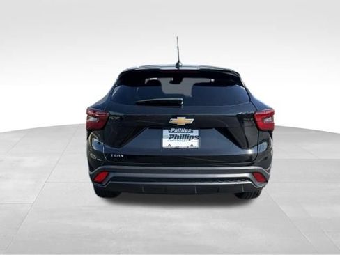 Used 2024 Chevrolet Trax LS FWD image 11