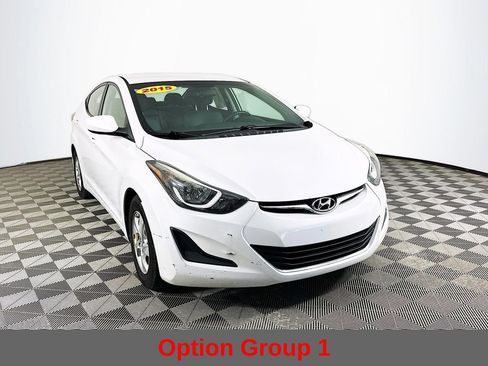 Used 2015 Hyundai Elantra SE FWD image 4