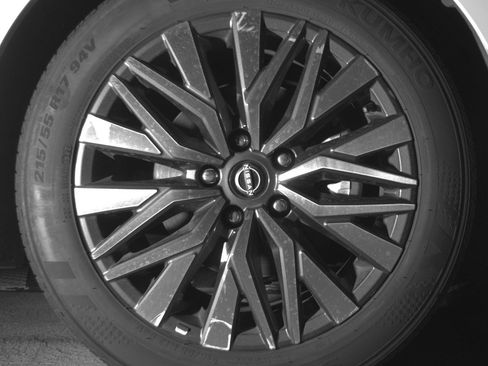 Used 2025 Nissan Altima 2.5 SV FWD image 13