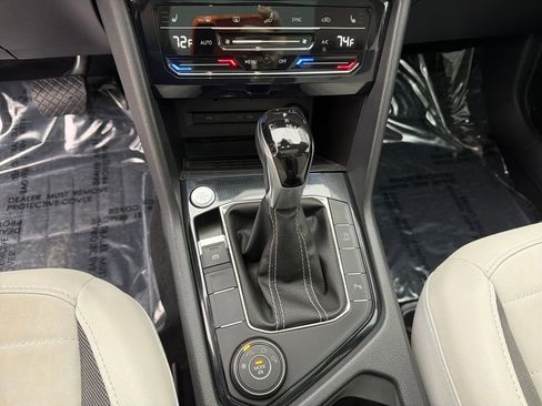 Certified 2025 Volkswagen Taos SE image 27