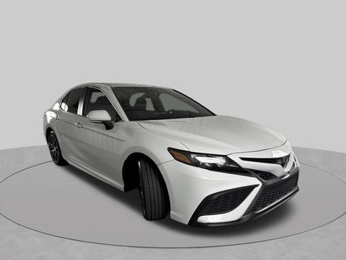 Used 2023 Toyota Camry SE FWD image 4