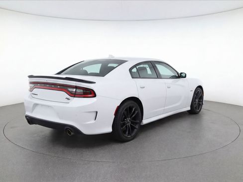 Used 2018 Dodge Charger R/T w/ Blacktop Package RWD image 2